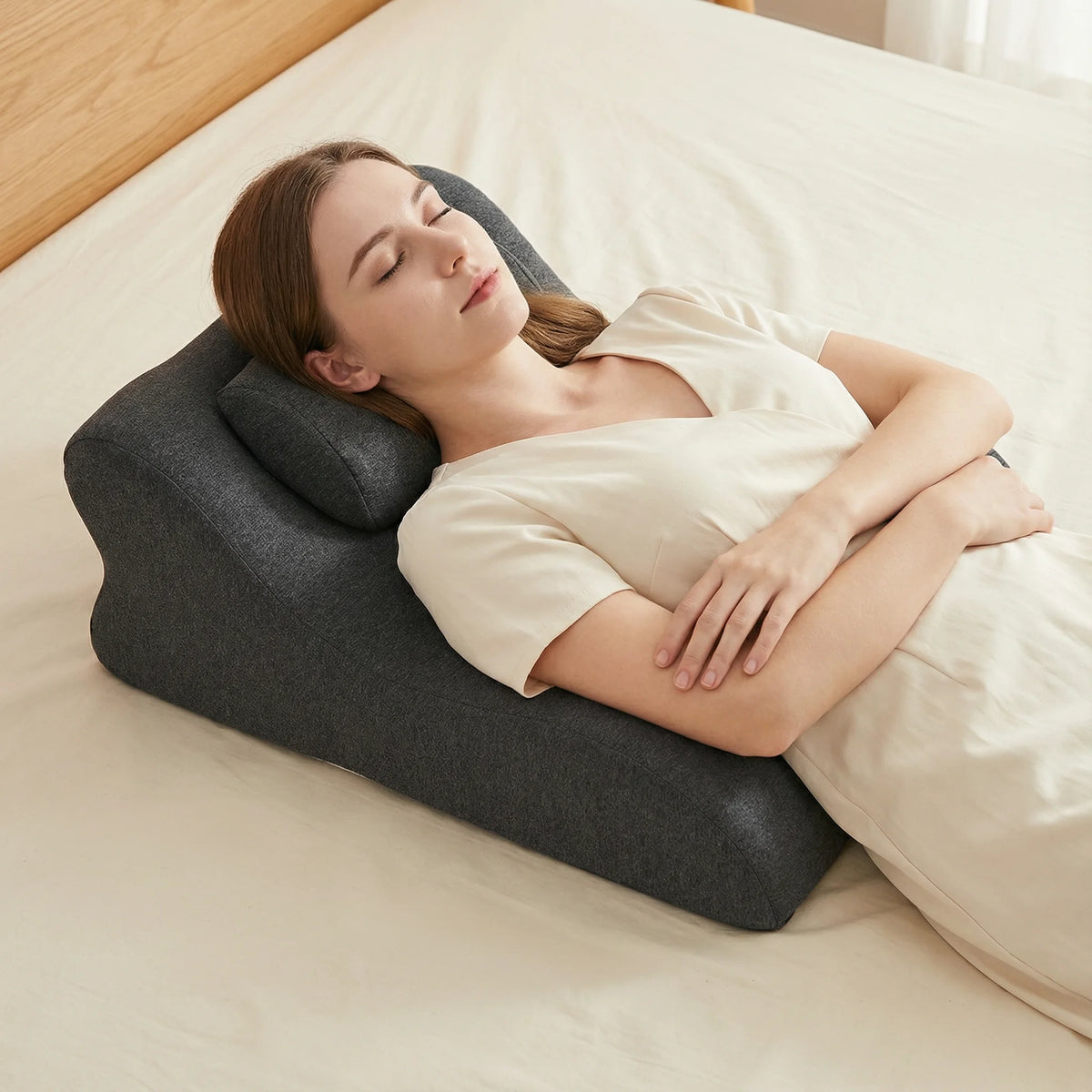 Green Lion Relief Wedge Pillow Black – image 3