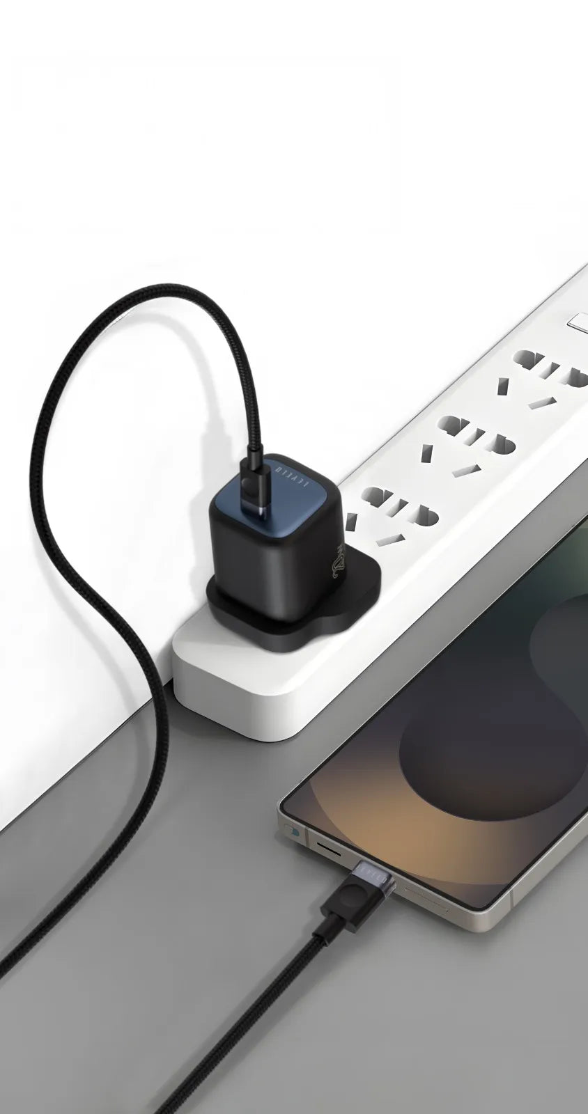 شاحن ليفيلو Vero GaN ‏20 واط بقابس بريطاني مع كابل USB-C إلى USB-C – تفاصيل المنتج والعبوة