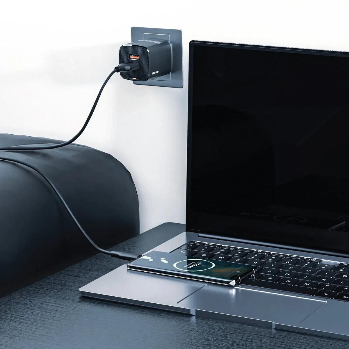 Green Lion Dual Port Wall Charger UKPlug 2 USB-A Port USB-Ato Lightning 1 m Cable - Black – image 3