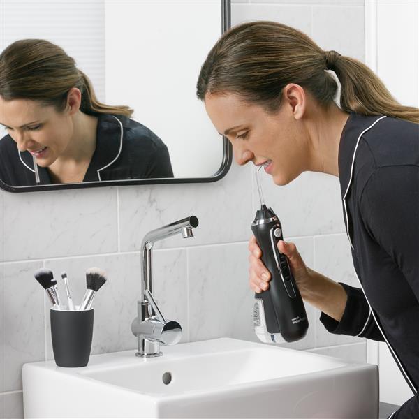 خيط مائي لاسلكي متطور - أسود | Waterpik Cordless Advanced Water Flosser – WP562ME | صورة المنتج 3 / Product image 3